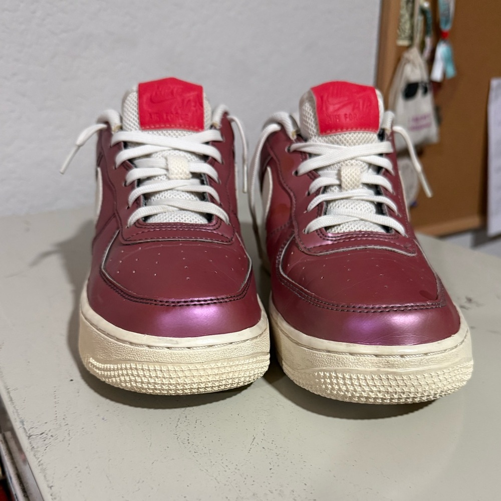 Nike Air Force 1 '07 LV8 Iridescent Track Red Pink - Picture 2 of 7